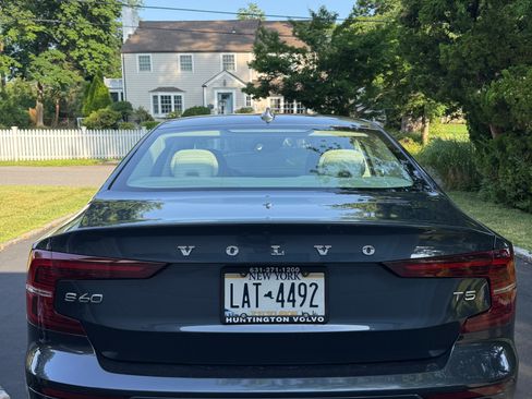 Used 2020 Volvo S60 T5 Momentum FWD image 6
