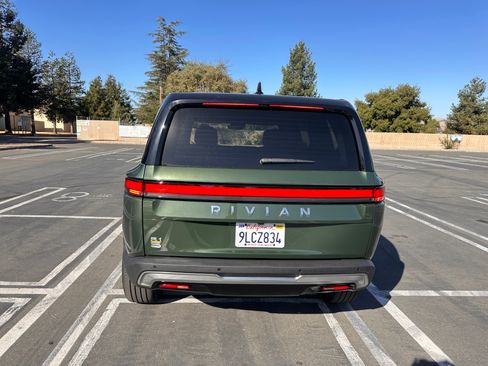 Used 2024 Rivian R1S Adventure image 31