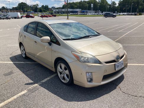 Used 2011 Toyota Prius Five image 2