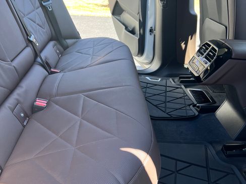 Used 2024 BMW iX xDrive50 w/ Sport Package image 9