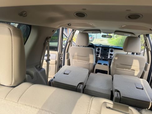Used 2017 Ford Expedition XLT image 19