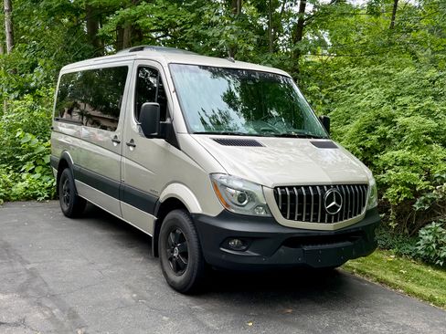 Used 2016 Mercedes-Benz Sprinter 2500 image 5