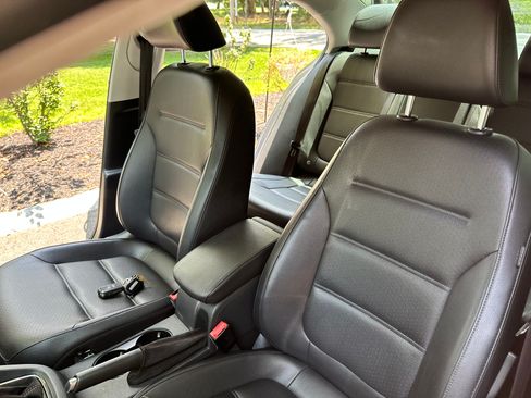 Used 2017 Volkswagen Jetta SEL FWD image 19