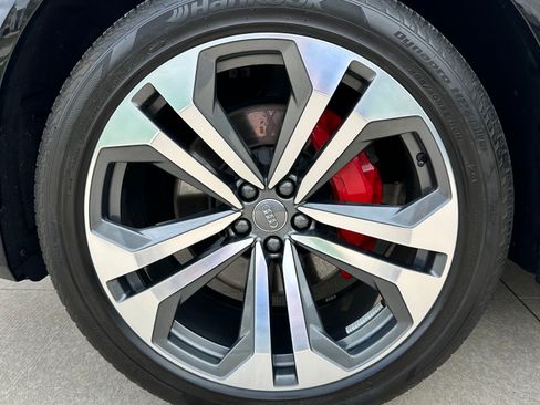 Used 2019 Audi Q8 Premium Plus w/ Premium Plus AWD/4WD image 23