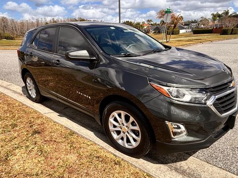Used 2020 Chevrolet Equinox LS w/ LS Convenience Package image 2