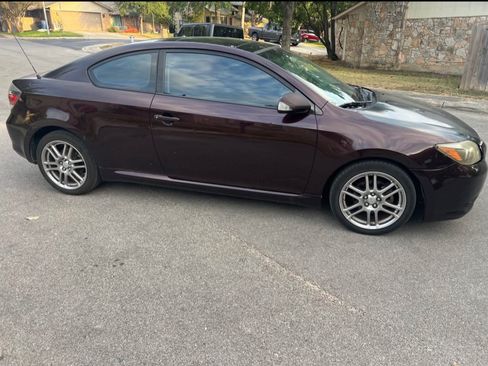Used 2009 Scion tC image 2