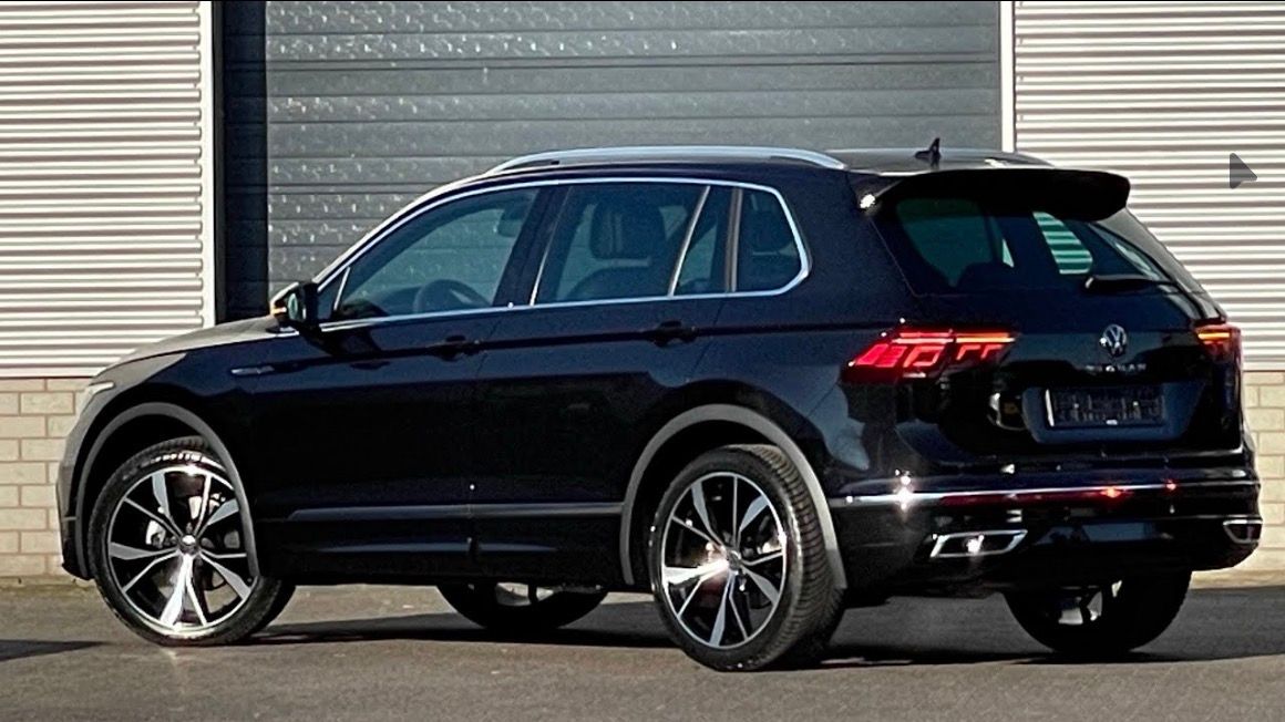 Used 2018 Volkswagen Tiguan SEL Premium w/ R-Line Package FWD image 5