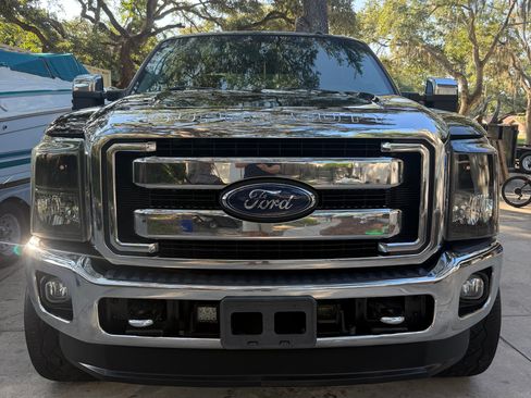 Used 2016 Ford F250 XLT w/ XLT Premium Package AWD/4WD image 4