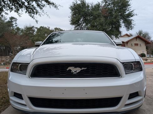 Used 2014 Ford Mustang Premium image 2