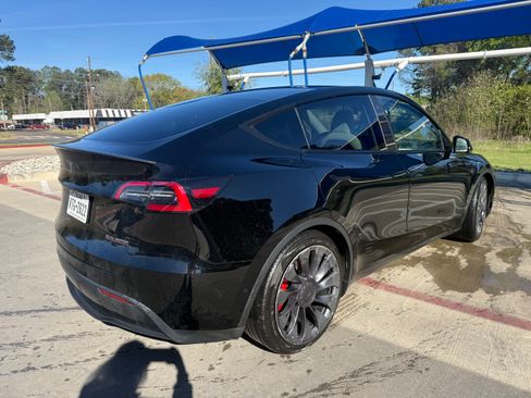 Used 2022 Tesla Model Y Performance image 9
