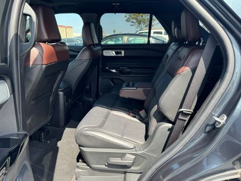 Used 2022 Ford Explorer Platinum w/ Equipment Group 601A AWD/4WD image 16