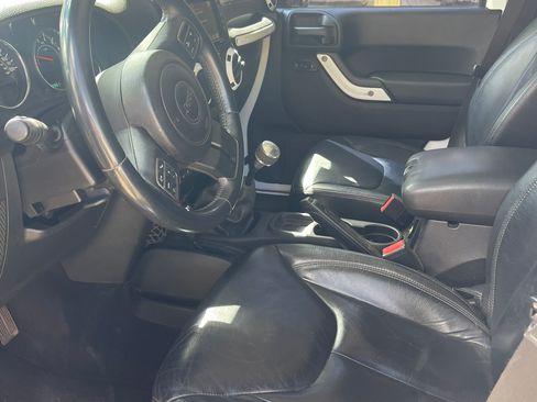 Used 2013 Jeep Wrangler Unlimited Rubicon w/ Connectivity Group image 13