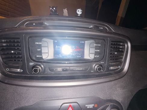 Used 2016 Kia Sorento LX w/ LX Convenience Package image 12