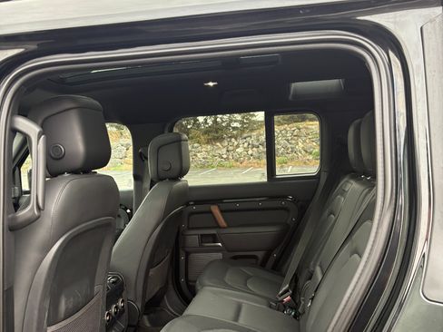 Used 2023 Land Rover Defender 110 X-Dynamic SE image 8