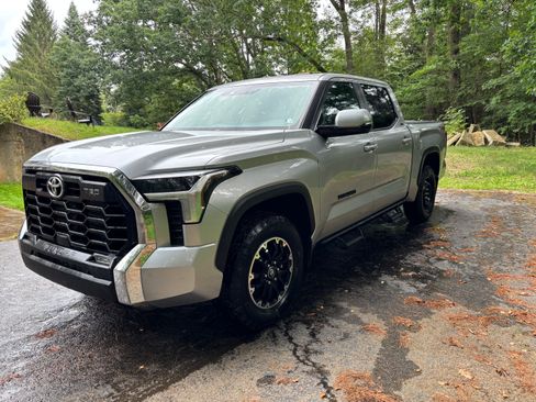 Used 2025 Toyota Tundra SR5 w/ TRD Off-Road Package AWD/4WD image 4