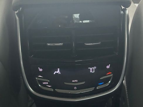 Used 2015 Cadillac XTS Premium image 21