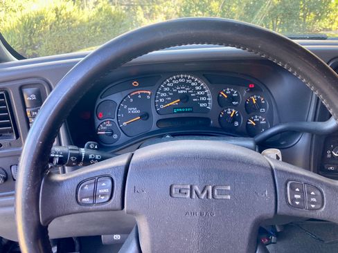 Used 2004 GMC Sierra 2500 SLE w/ Heavy-Duty Power Package AWD/4WD image 8