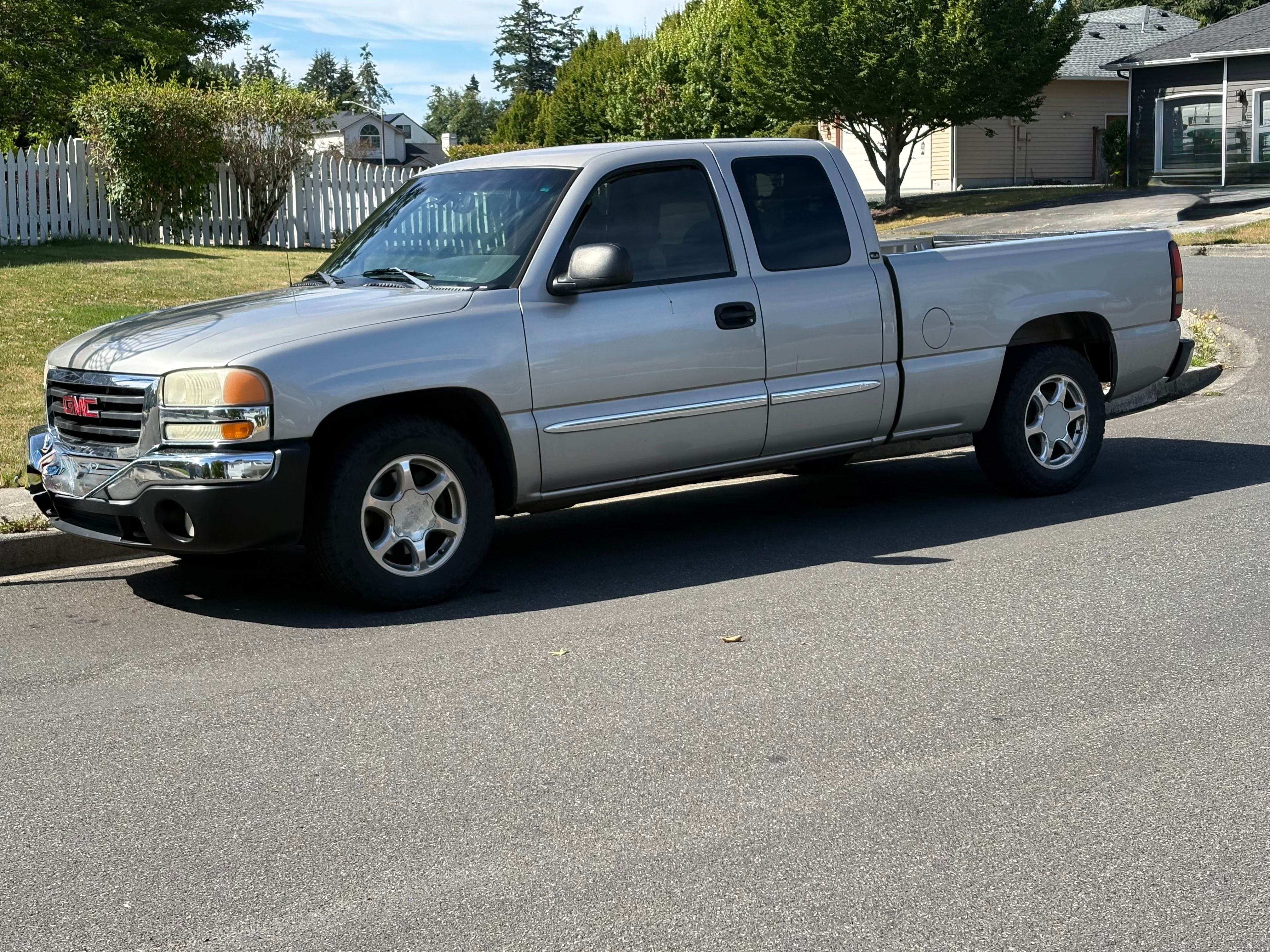 Used 2006 GMC Sierra 1500 SLE RWD image 1