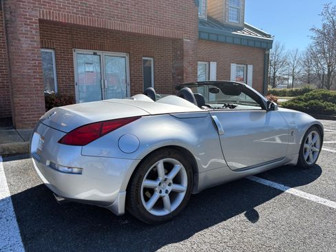 Used 2004 Nissan 350Z Touring image 8