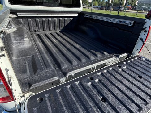 Used 2015 Nissan Frontier SL AWD/4WD image 9