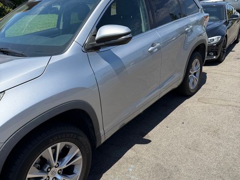 Used 2015 Toyota Highlander Plus FWD image 4