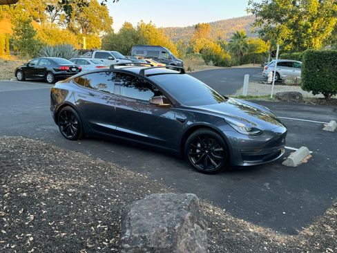 Used 2018 Tesla Model 3 Long Range image 10