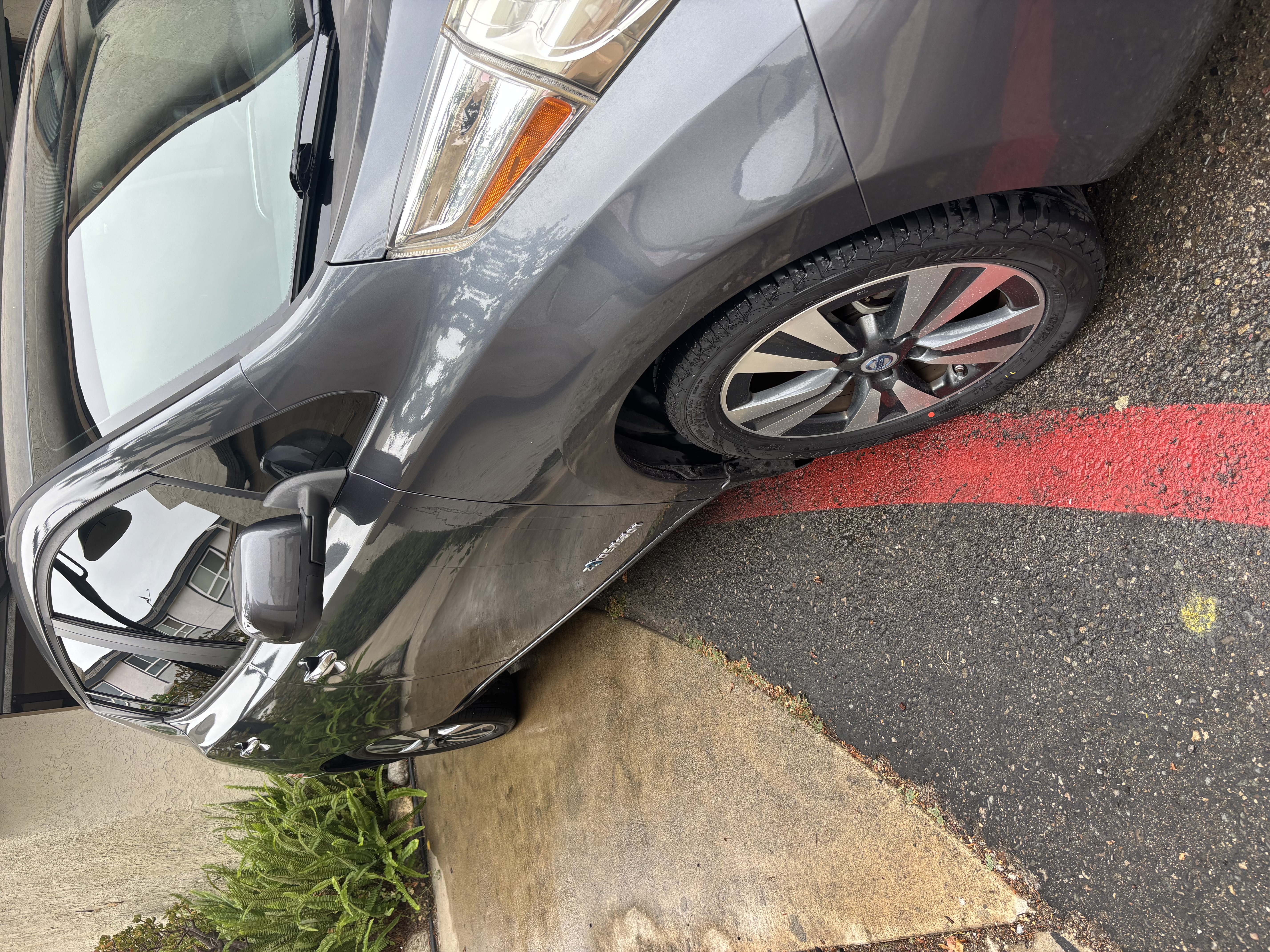 Used 2013 Nissan Leaf SL w/ Premium Pkg FWD image 8