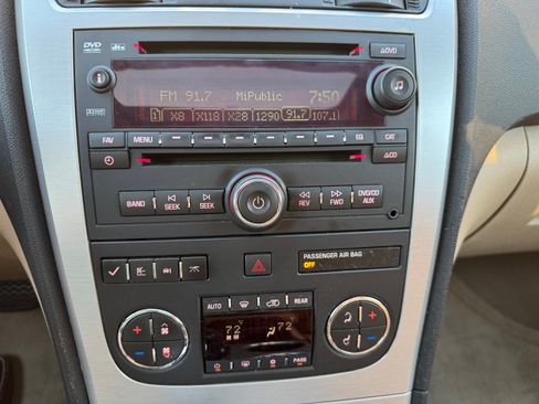 Used 2011 GMC Acadia SLT FWD image 21
