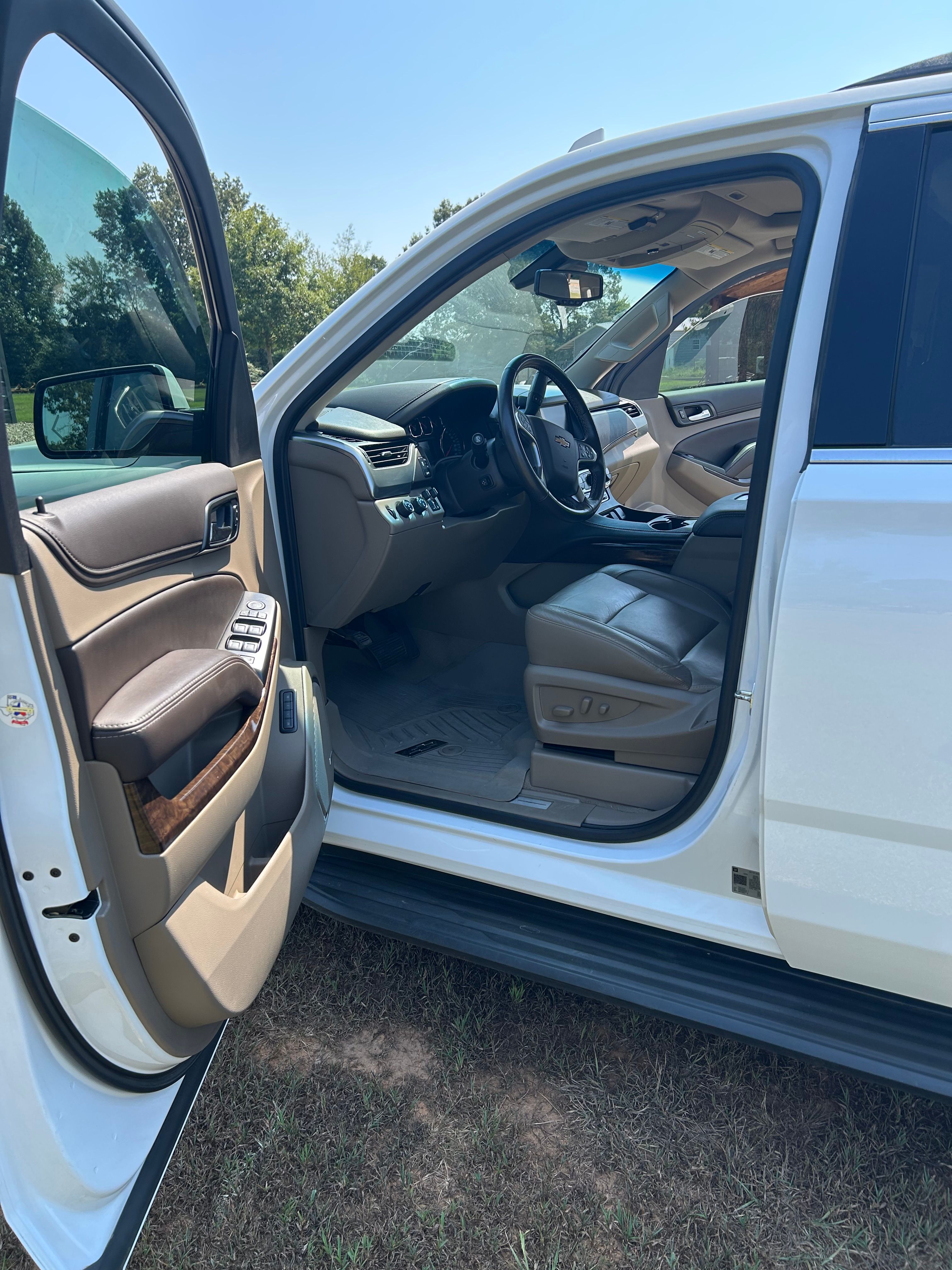 Used 2020 Chevrolet Tahoe LT w/ Luxury Package AWD/4WD image 8