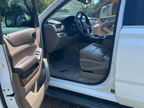 Used 2020 Chevrolet Tahoe LT w/ Luxury Package AWD/4WD image 8