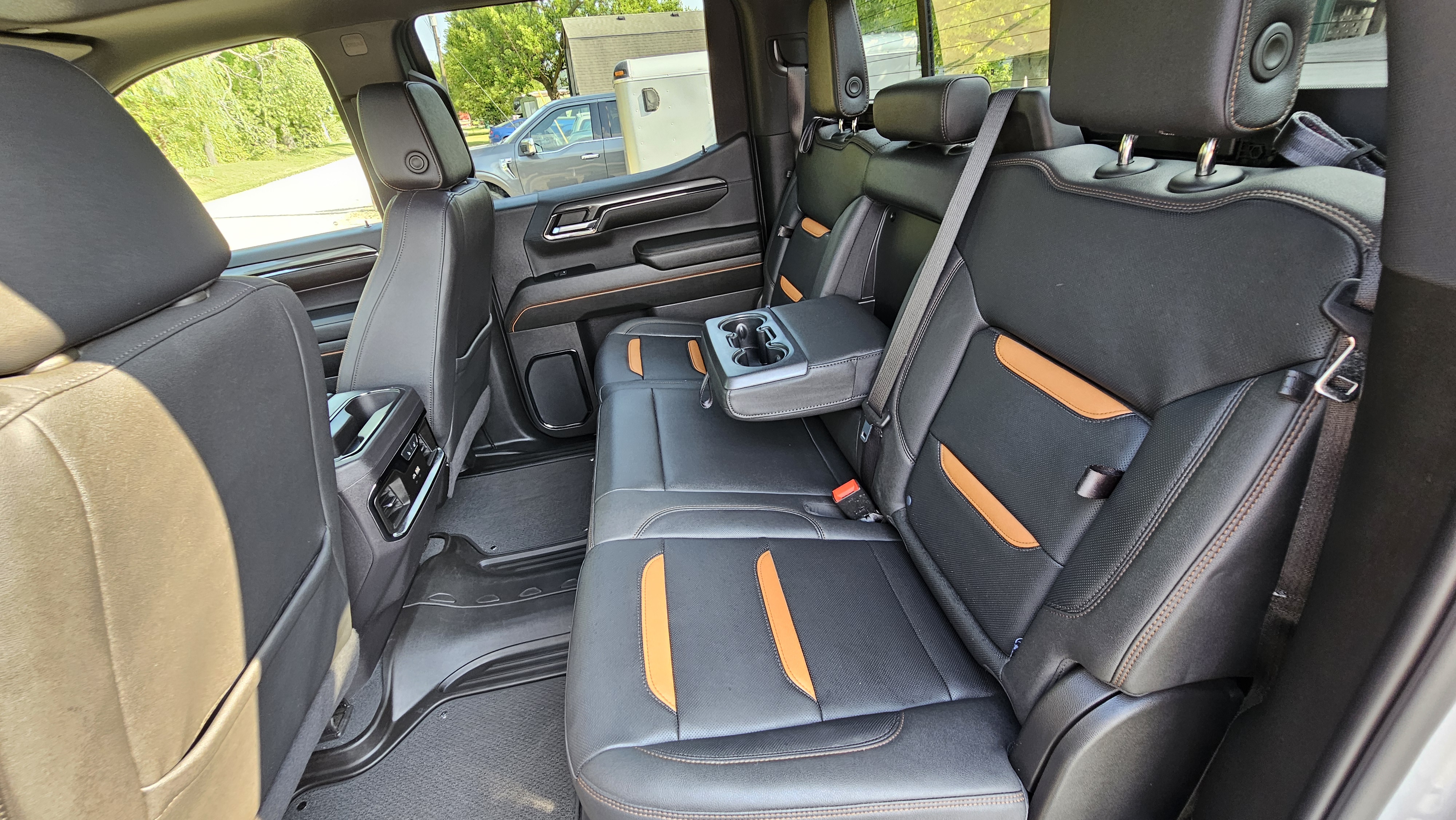 Used 2024 GMC Sierra 1500 AT4 w/ Technology Package AWD/4WD image 24