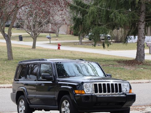Used 2007 Jeep Commander Sport image 1