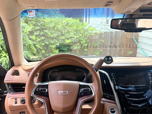 Used 2016 Cadillac Escalade ESV Platinum AWD/4WD image 8
