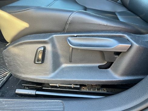 Used 2019 Volkswagen Golf SE w/ Driver Assistance Package image 16