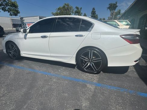 Used 2016 Honda Accord Touring image 1