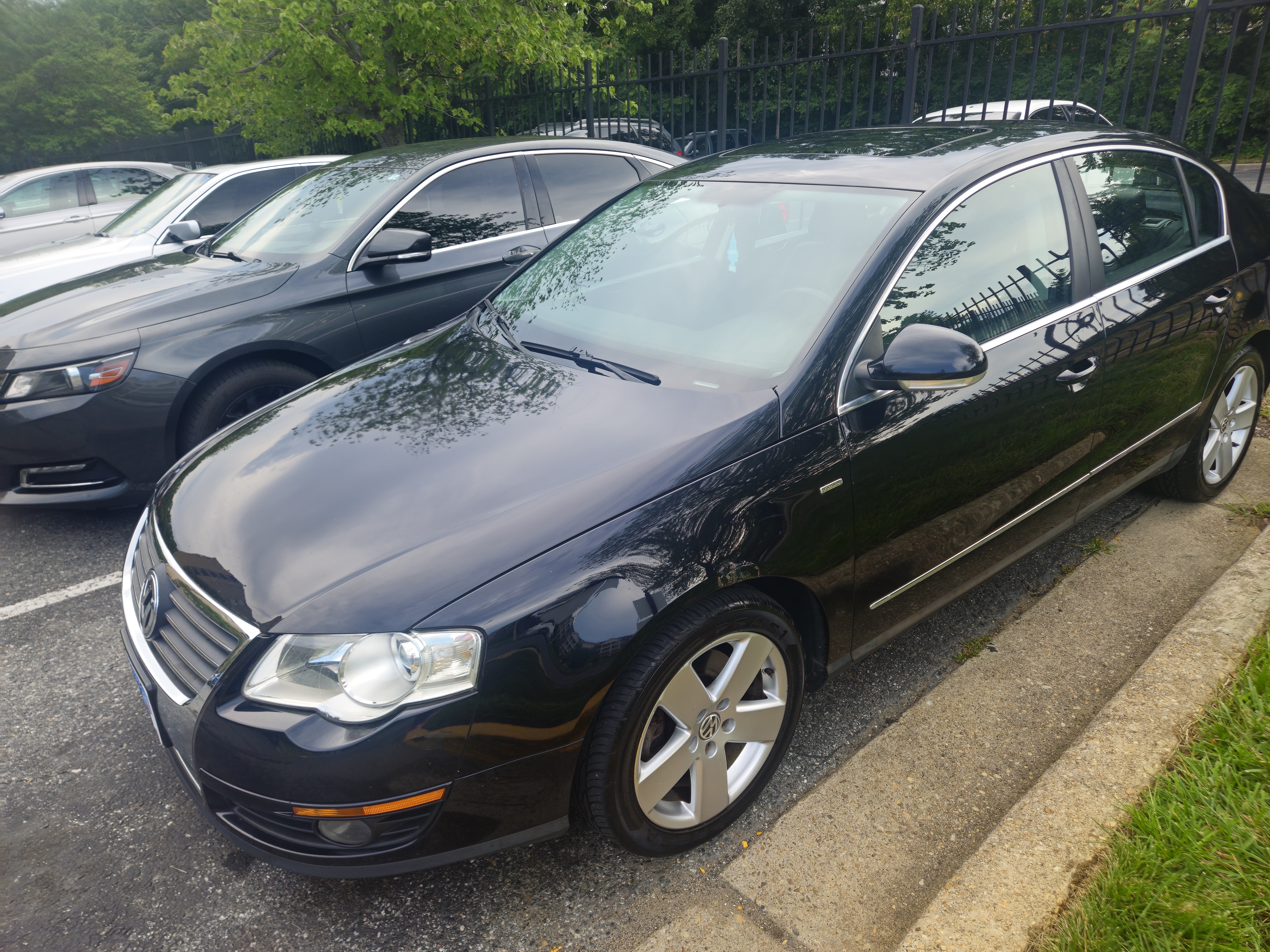Used 2007 Volkswagen Passat Wolfsburg Edition FWD image 9