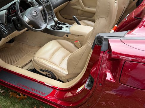 Used 2006 Chevrolet Corvette Convertible w/ Preferred Equipment Group image 11