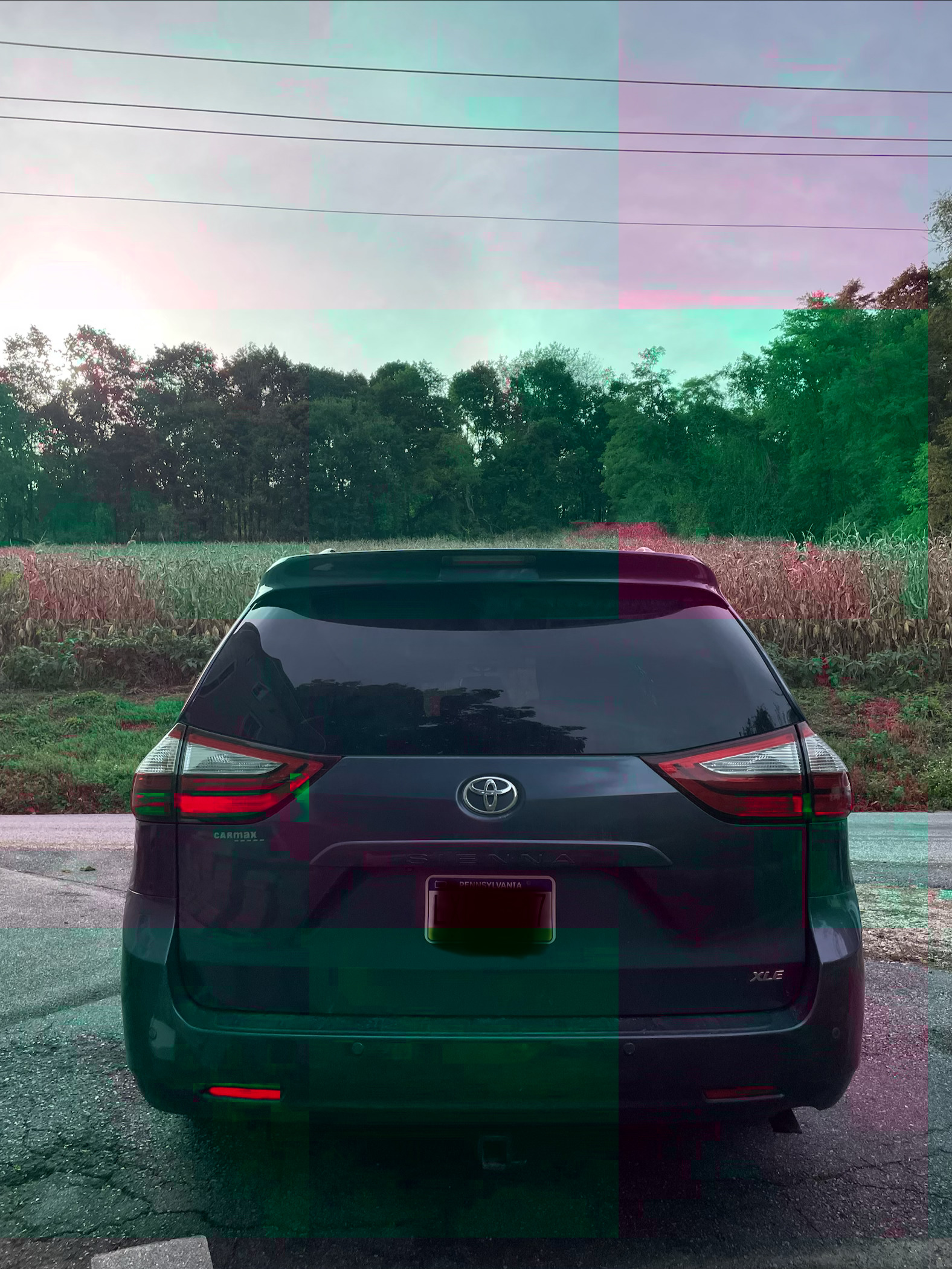 Used 2015 Toyota Sienna XLE w/ XLE Navigation Package FWD image 4