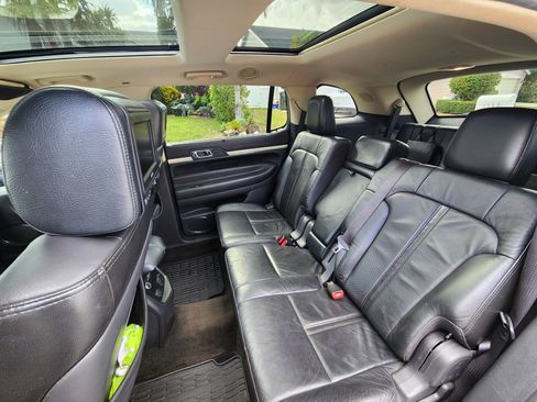 Used 2013 Lincoln MKT AWD image 15