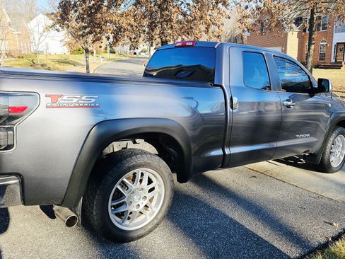 Used 2011 Toyota Tundra 4x4 Double Cab image 2