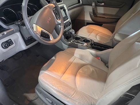 Used 2015 GMC Acadia SLT w/ Technology Package image 16