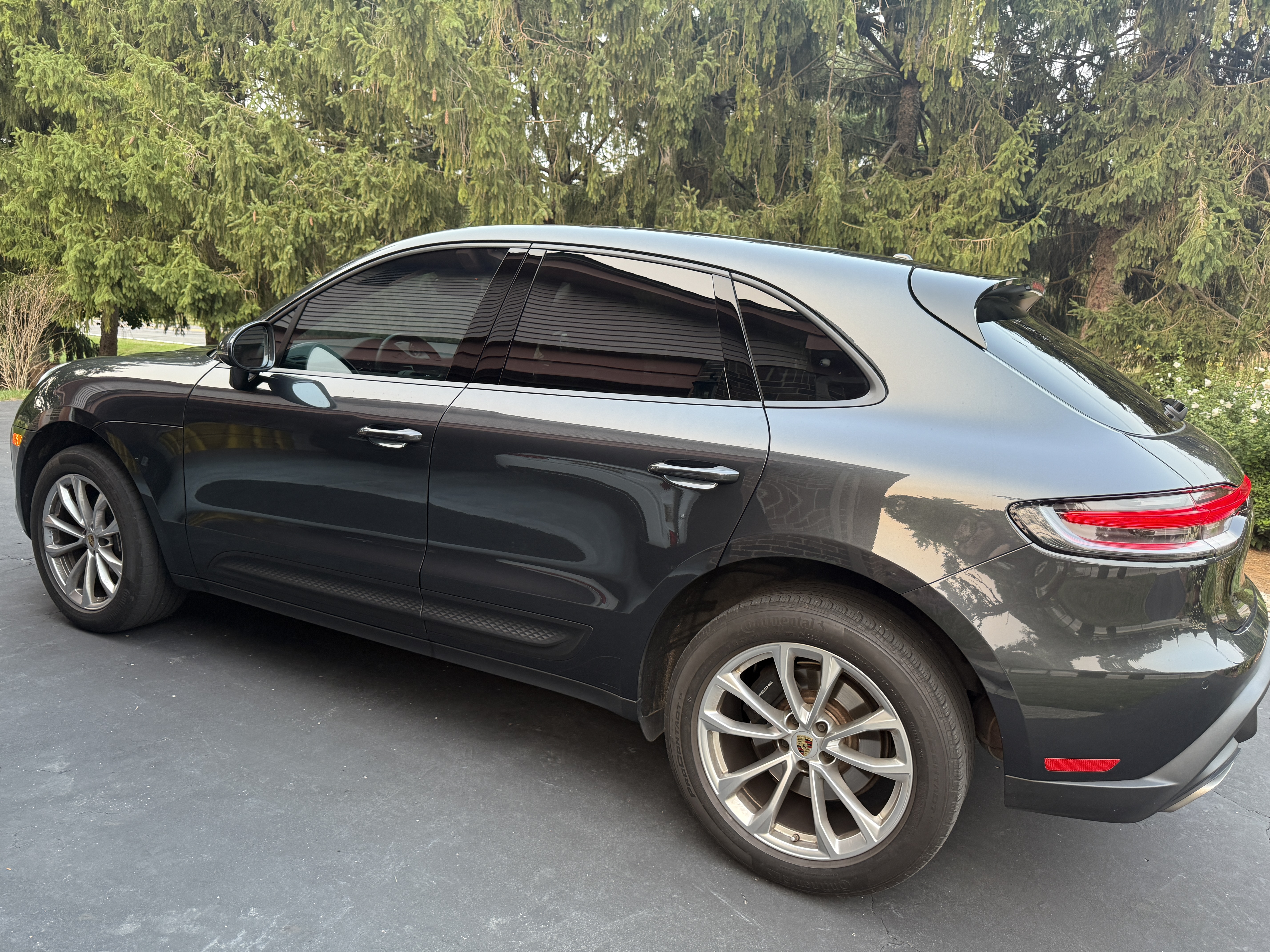 Used 2023 Porsche Macan AWD/4WD image 2