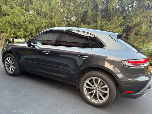 Used 2023 Porsche Macan AWD/4WD image 2