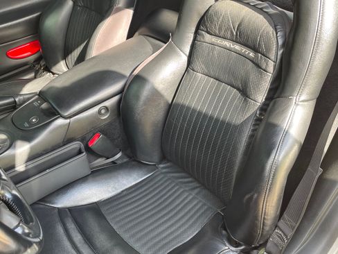 Used 2002 Chevrolet Corvette Coupe w/ Preferred Equipment Group2 RWD image 8
