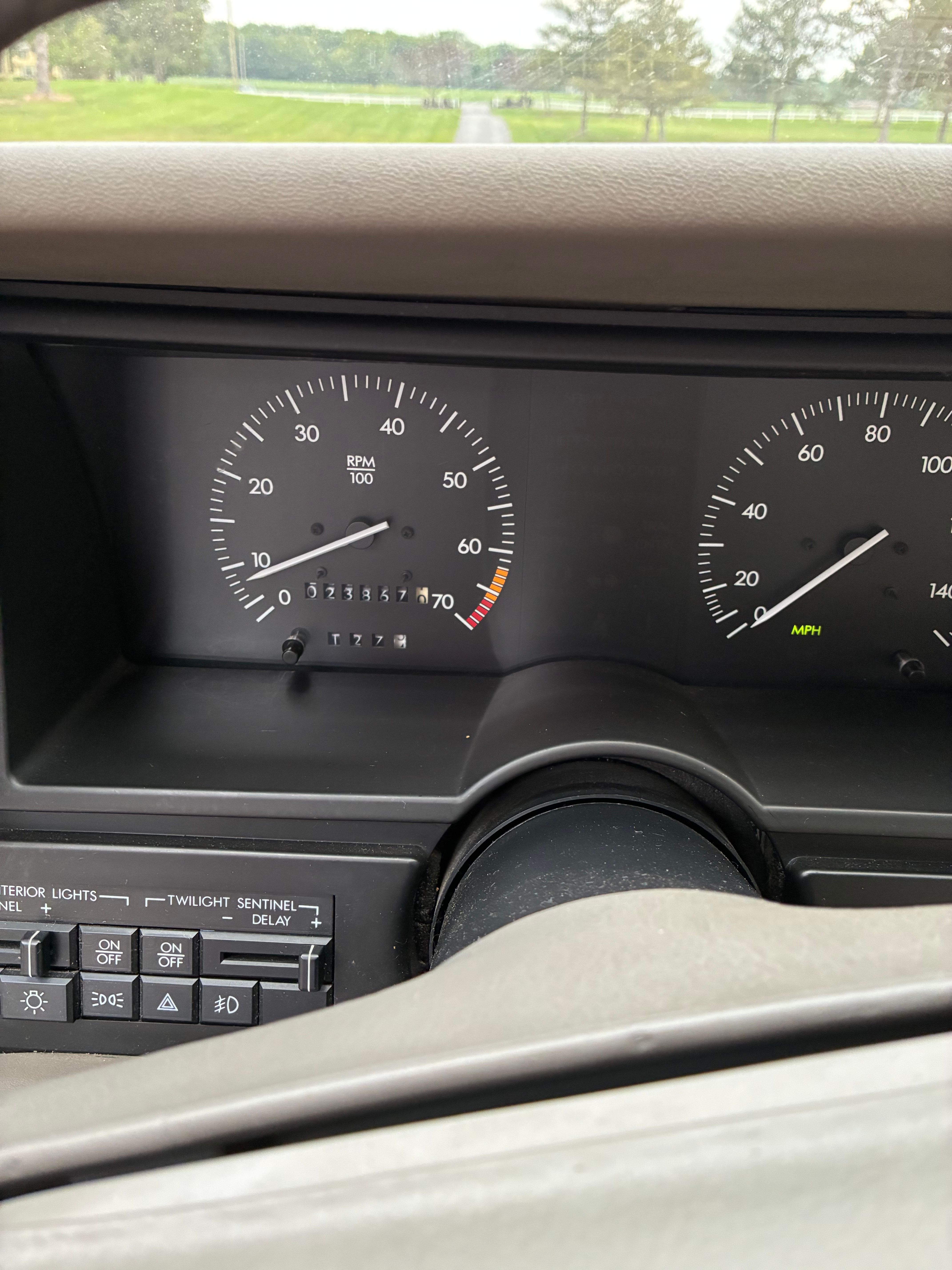 Used 1993 Cadillac Allante FWD image 10