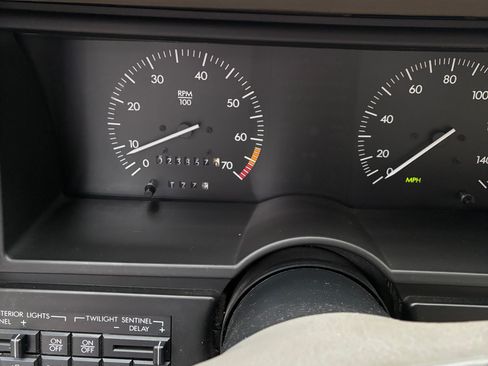 Used 1993 Cadillac Allante FWD image 10