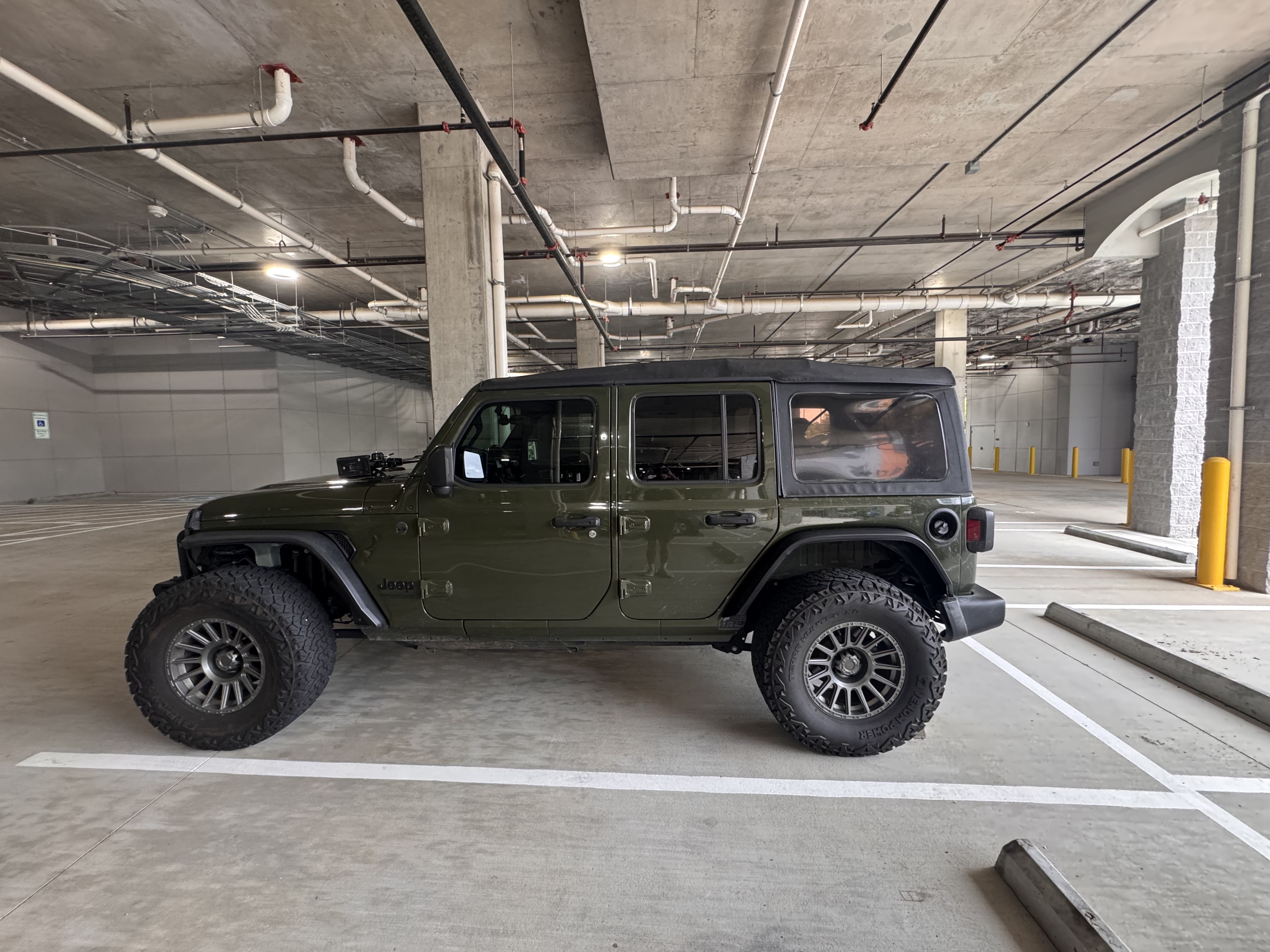 Used 2022 Jeep Wrangler Unlimited Sport AWD/4WD image 9