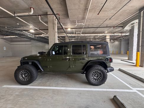Used 2022 Jeep Wrangler Unlimited Sport AWD/4WD image 9