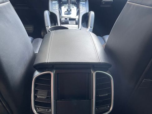 Used 2018 Porsche Cayenne Platinum Edition AWD/4WD image 14