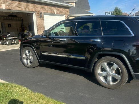 Used 2013 Jeep Grand Cherokee Overland AWD/4WD image 1